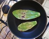 Foto del paso 1 de la receta: Tostada de nopal, huevo y aguacate