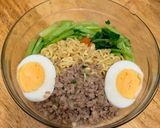 Hình bước làm 3 của món Mì trộn trứng thịt băm