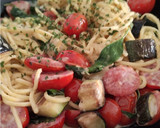 Foto del paso 7 de la receta: Spaghetti con Calabacines y Cherry al Wok en Salsa de Crema de Queso