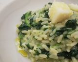 Foto del passaggio 2 della ricetta Risotto con spinaci e pecorino