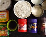 A picture of step 2 of Flower Basket Cake.