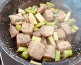 Foto del paso 4 de la receta: Atún, ajetes y patatas con aceite de jamón