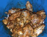 Foto del paso 3 de la receta: Alitas adobadas en freidora de aire