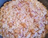 Foto del paso 2 de la receta: Tacu Tacu de Frejol Canario con Trucha frita y Ensalada