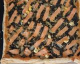 Foto del paso 3 de la receta: Tarta salada de majaillo de acelgas con salmón ahumado