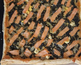 Foto del paso 3 de la receta: Tarta salada de majaillo de acelgas con salmón ahumado