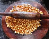 शेंगदाणा चिक्की (Peanuts chikki irecipe in marathi) रेसिपी स्टेप 4 फोटो 