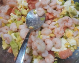 Foto del paso 1 de la receta: Ensalada de aguacate y gambas