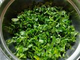 सुरती उंधीयु पुरी (Surti Undhiyu Puri Recipe In Marathi)
