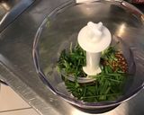 Une image de l'étape 2 de Sauce salade à la moutarde aigre douce, basilic et ciboulette.