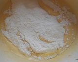 Karamellás, rejtett meggyes kevert sütemény recept fázis 4 fotója