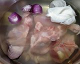 A picture of step 1 of Chicken Yahkni Pulao.