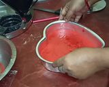 हार्ट शेप रेड वेलवेट केक (heart shape Red velvet cake recepie in hindi) रेसिपी चरण 4 फोटो