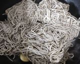 Foto del paso 1 de la receta: Spaghetti con gulas