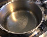 Une image de l'étape 1 de Timbale de spätzles aux tomates, thon, emmental et curcuma.