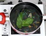 Foto langkah ke 2 dari resep Kerang Hijau Saos Padang Mix Jagung.