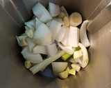 Foto del paso 1 de la receta: Solomillo de cerdo 🐷 en salsa, con verduras al vapor 🥔🧄