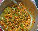 A picture of step 4 of Shahi Paneer Bhendi Masala.