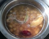 A picture of step 1 of Chhole kulcha.