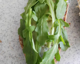 Foto del paso 7 de la receta: Bocadillo de berenjena y tomate con miel y vinagreta de mostaza