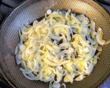 Foto del paso 4 de la receta: Pizza de cebolla y quesos