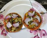 A picture of step 3 of Veg garlic bread pizza.
