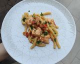 Foto del passaggio 2 della ricetta Busiate con salmone, pomodori e porro