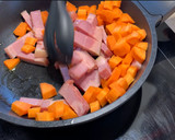 Foto del paso 1 de la receta: Alubias con tomate, zanahoria y bacon