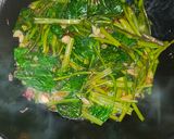 Foto langkah ke 3 dari resep Tumis Kangkung Wenak Mantul.