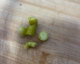 Foto del paso 3 de la receta: Ensalada de fuet, olivas, pepinillo…