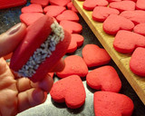 Foto del paso 3 de la receta: Alfajorcitos rojos de corazón ❤