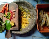 Foto langkah ke 3 dari resep Ikan Pindang bumbu Kuning.