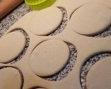 صورة لخطوة 2 من وصفة ميني بيتزا 🍕