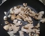 Foto del paso 2 de la receta: Huevos con champiñones y mortadela