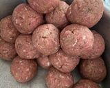 Foto langkah ke 1 dari resep Bola- bola Daging Saus BBQ (Sweet and Sour BBQ Meatballs).