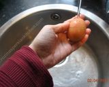 A picture of step 3 of Frozen Fried Egg  نیمرو با تخم مرغ یخ زده.