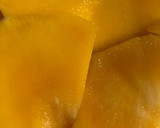 A picture of step 1 of Mango juice.