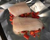 Une image de l'étape 5 de Filets de loup de mer au poivron rouge,citron confit et herbes aromatiques.