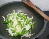 Foto langkah ke 2 dari resep Tumis Daging Iris, Paprika, Jamur.