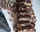 A picture of step 9 of Zebra cake.