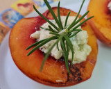 Foto del paso 5 de la receta: Durazno con queso azul al romero 🍑 Postrecito agridulce 🍑