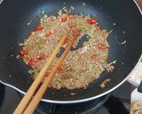 Hình bước làm 3 của món Mì căn xào sả ớt