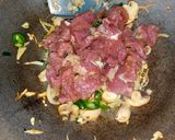 Foto langkah ke 4 dari resep Daging Sapi Jamur Kancing.