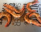 Une image de l'étape 2 de Gambas géantes grillées aux épices italiennes.