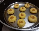 बटरस्टॉक्ट नानखटाई (butterscotch nankhatai recipe in marathi) रेसिपी स्टेप 3 फोटो 