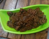 A picture of step 4 of Punjabi style lotus stem ki sabji.