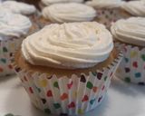 A picture of step 14 of Pina Colada Cupcakes.