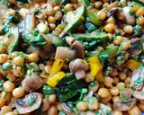 Foto del paso 5 de la receta: Salteado de garbanzos y verduritas 🤗