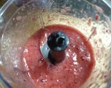 Foto del paso 1 de la receta: Mousse de frutillas, melón y bananas 😋