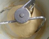 Foto langkah ke 3 dari resep Roti sosis empuk.